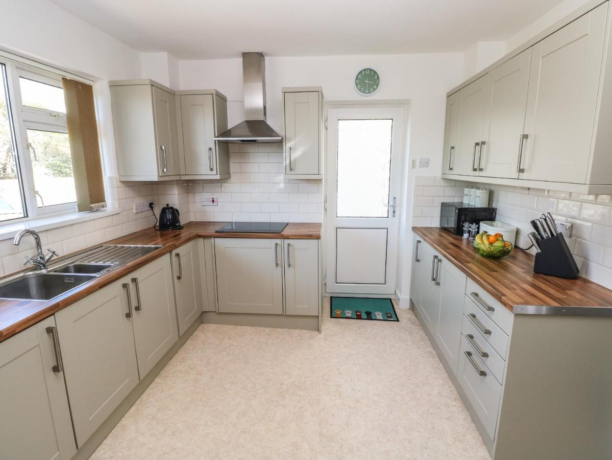53 St Brides View Villa Haverfordwest Bagian luar foto