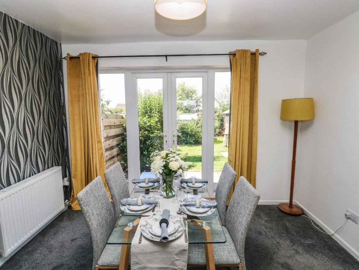 53 St Brides View Villa Haverfordwest Bagian luar foto