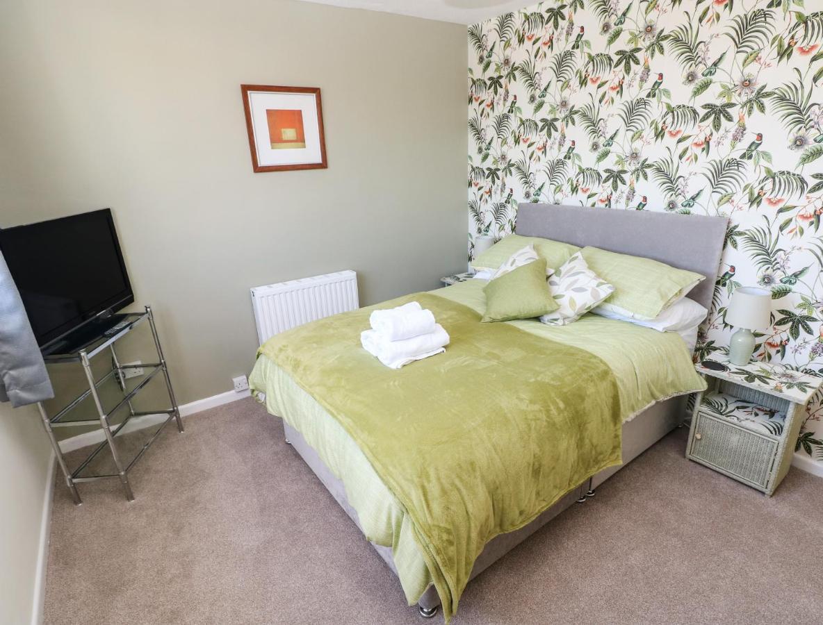 53 St Brides View Villa Haverfordwest Bagian luar foto