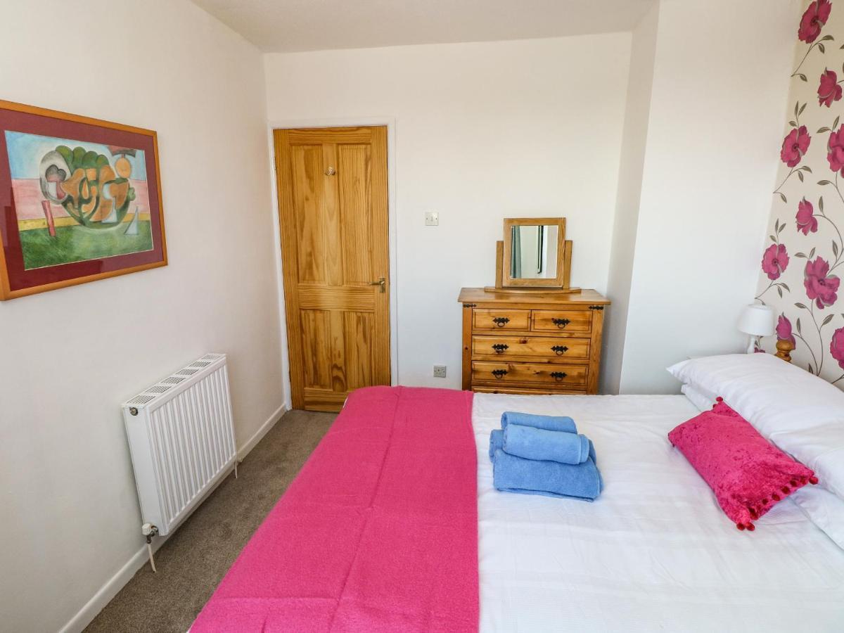 53 St Brides View Villa Haverfordwest Bagian luar foto